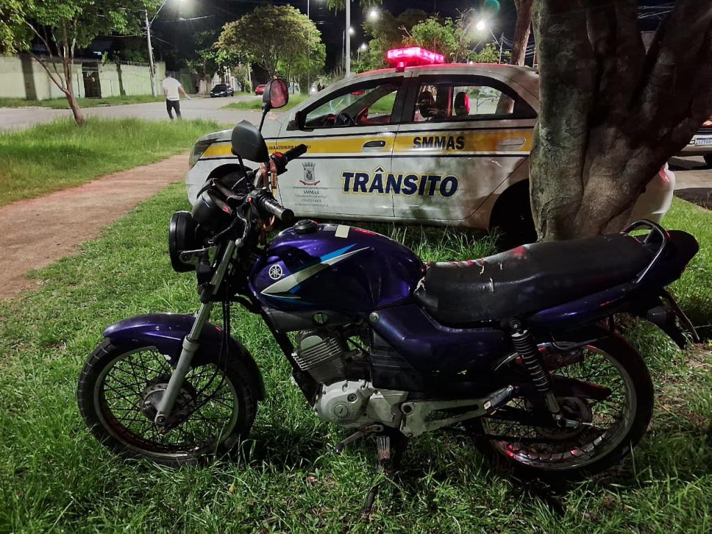 Agentes de trânsito da SMMAS recuperam motocicleta roubada durante ação de fiscalização